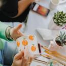 Kolibri Creatives | Pflanzen-Set mit 8 Pflanzen und Übertöpfen zum Selbst bemalen